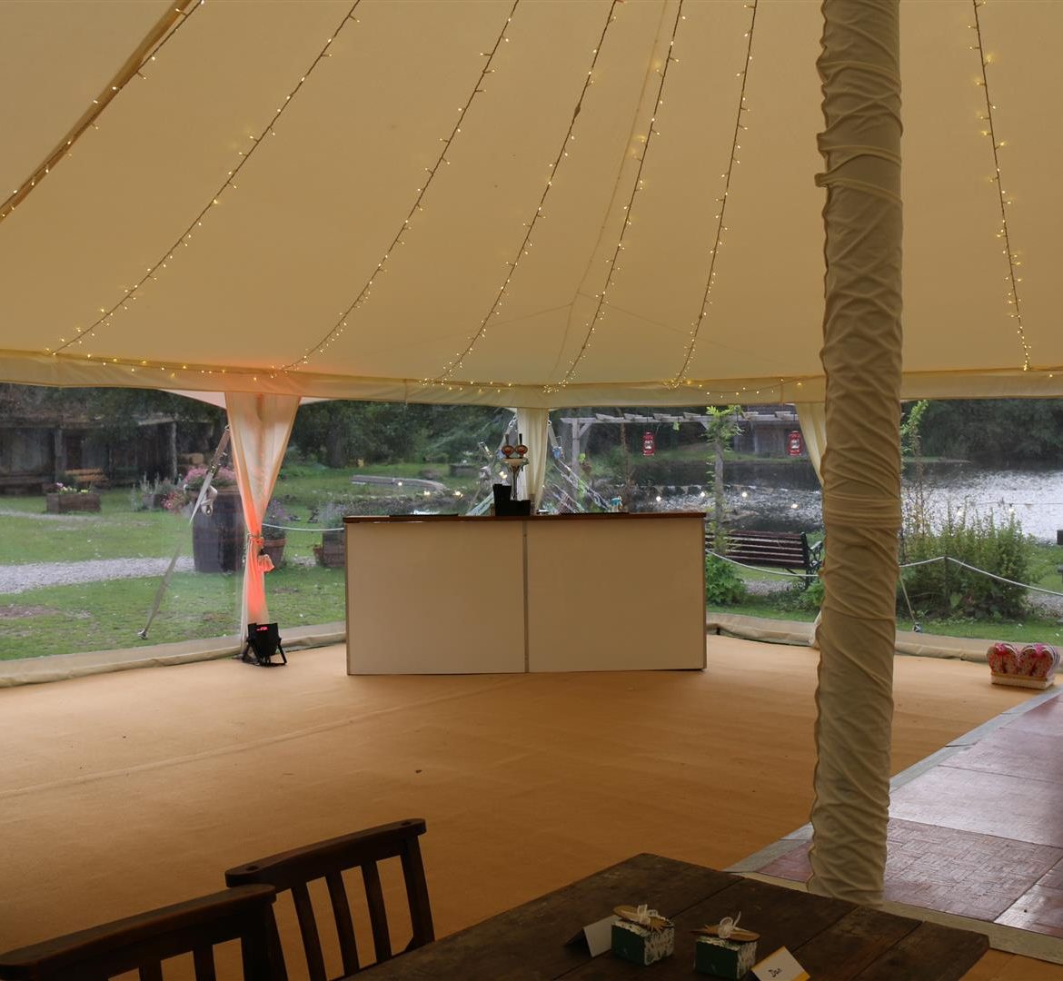 Flat ivory lining, fairy lights